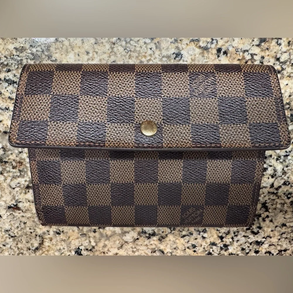 Vintage Louis Vuitton Damier Ebene Button Wallet